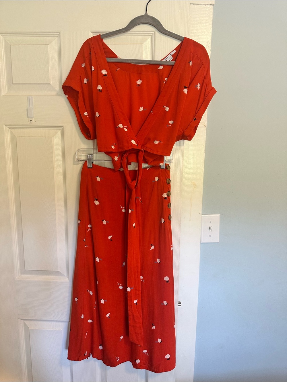 O’Neill 2 PC Floral set. Top - size L. Skirt - size M